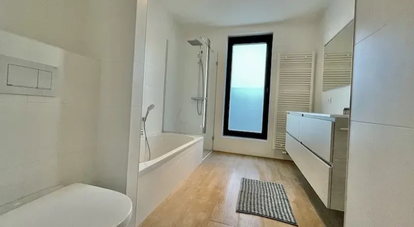 antwerp diamond district suite bathroom