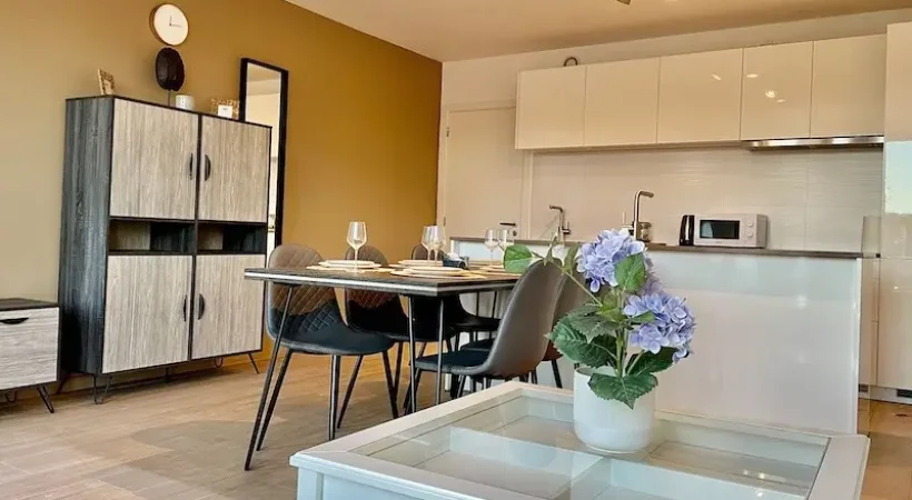 antwerp diamond district apartment with dining