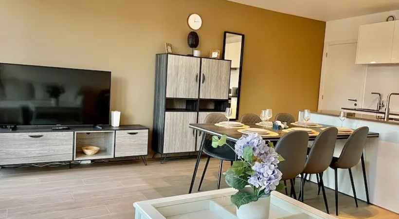 antwerp diamond district suite with dining