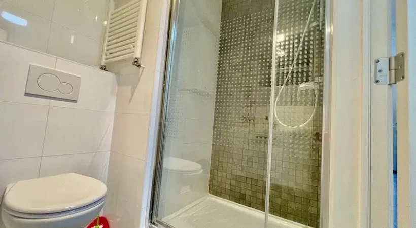 antwerp city centre suite bathroom