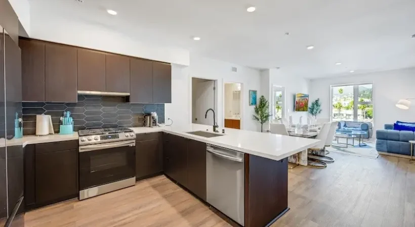 best-hollywood-la-suites-for-dining-and-cooking-enthusiasts