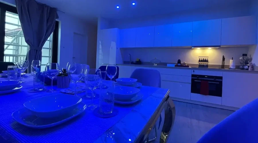 dining_table_antwerp_central_suites