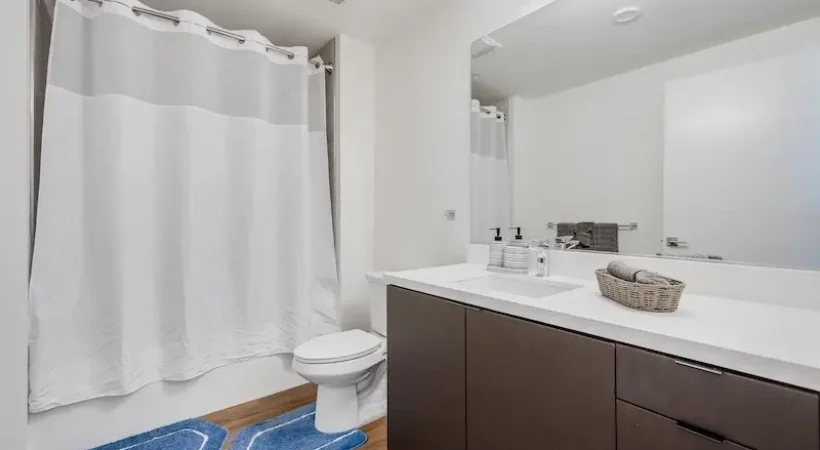 fully-equipped-hollywood-la-suites-with-ensuite-bathroom