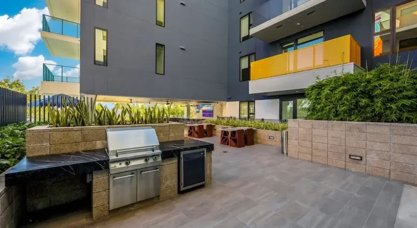 hollywood-accommodations-with-shared-bbq-grill-facilities