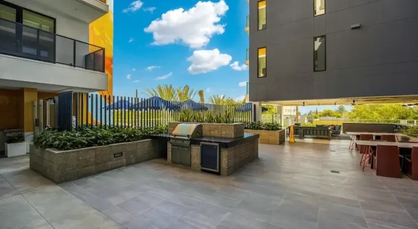 hollywood-la-suites-featuring-a-bbq-grill-area-for-guests