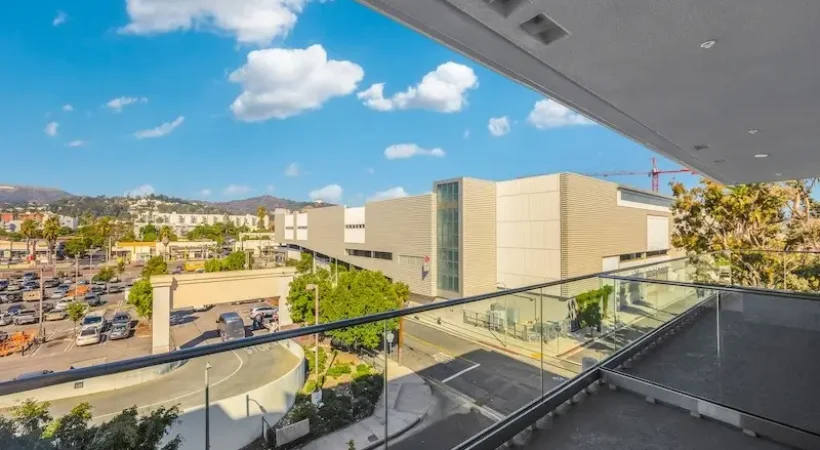 hollywood-la-suites-with-private-balcony-and-city-views