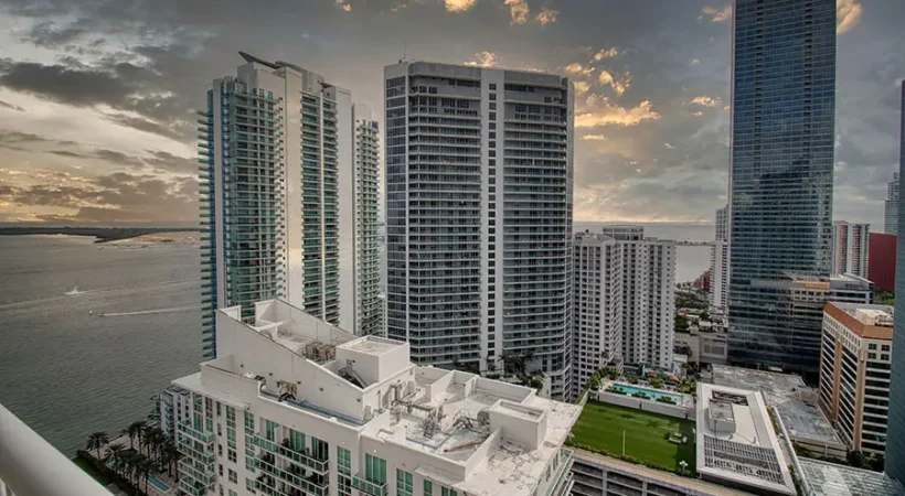 premium-apartments-in-brickell-miami-night
