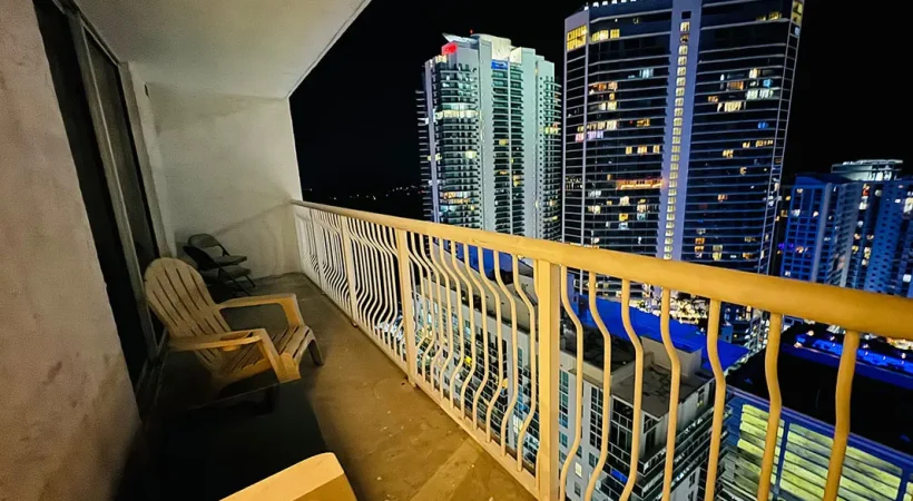 premium-residences-brickell-miami-balcony