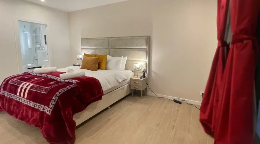 signature_suites_antwerp_master_bedroom