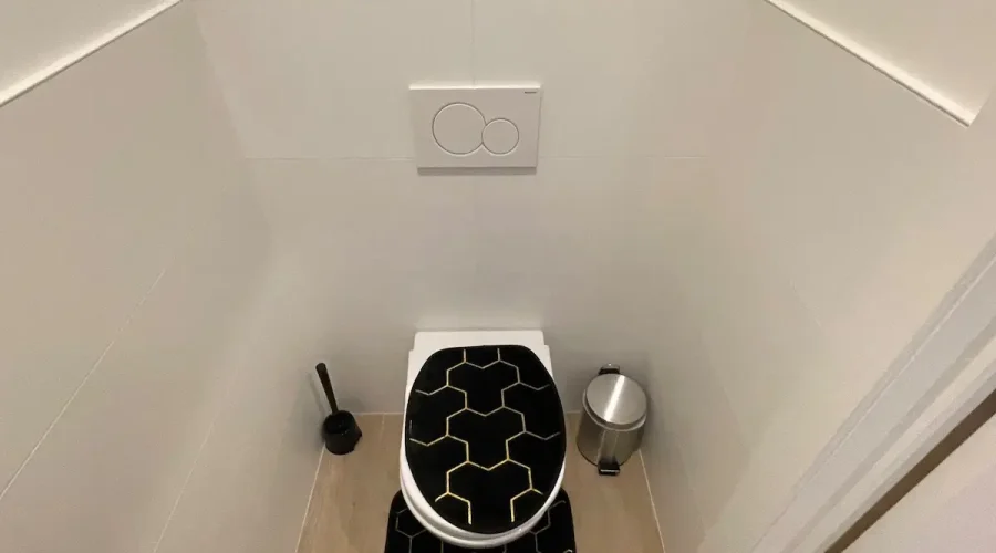 signature_suites_antwerp_modern_bathroom