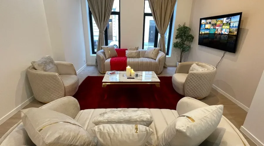 signature_suites_cozy_lounge_space